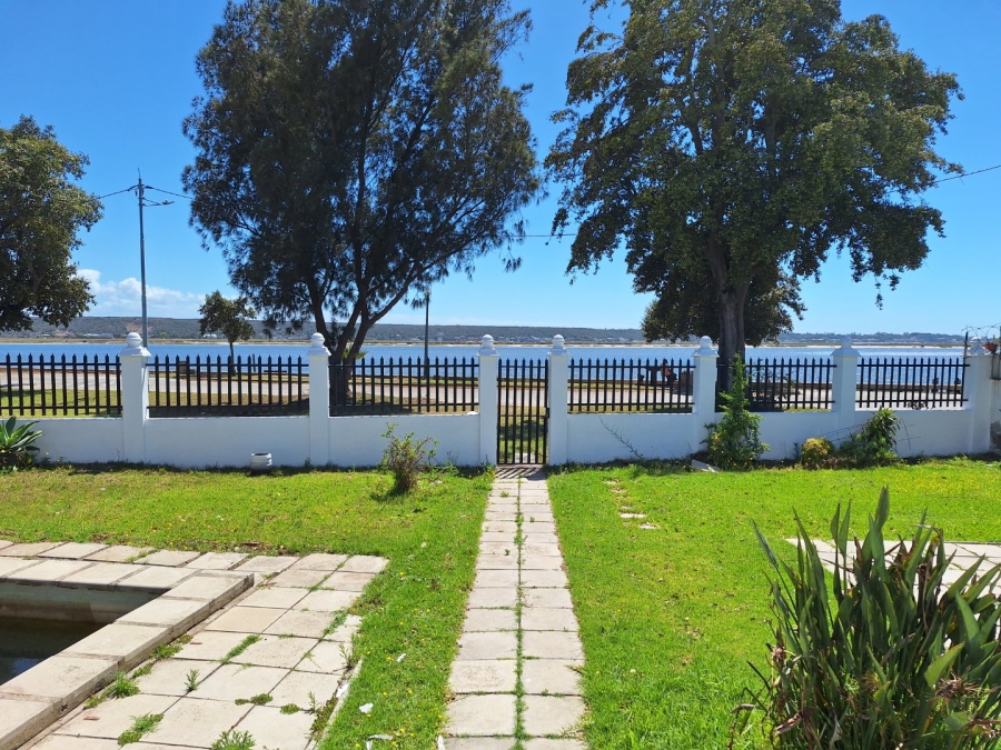 4 Bedroom Property for Sale in Swartkops Eastern Cape